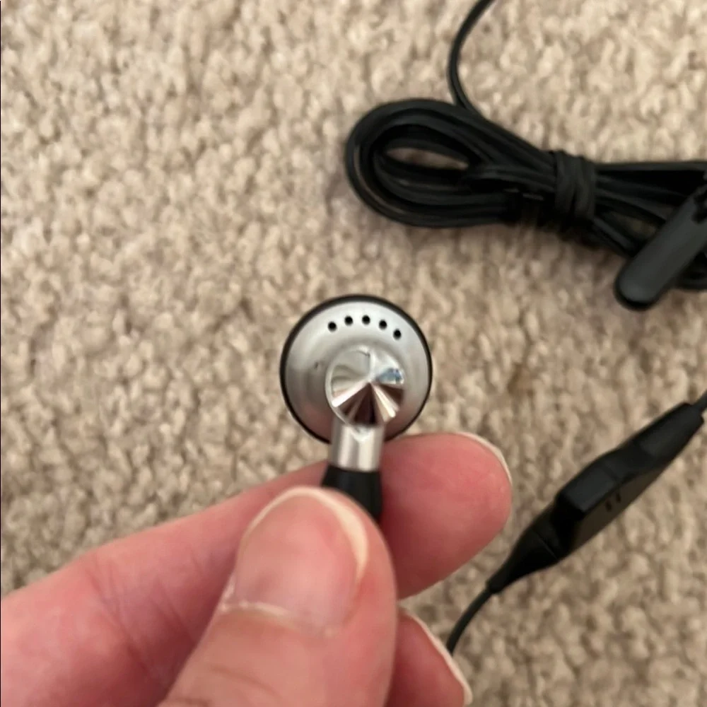 Black Wired Earbud with Microphone NWOT